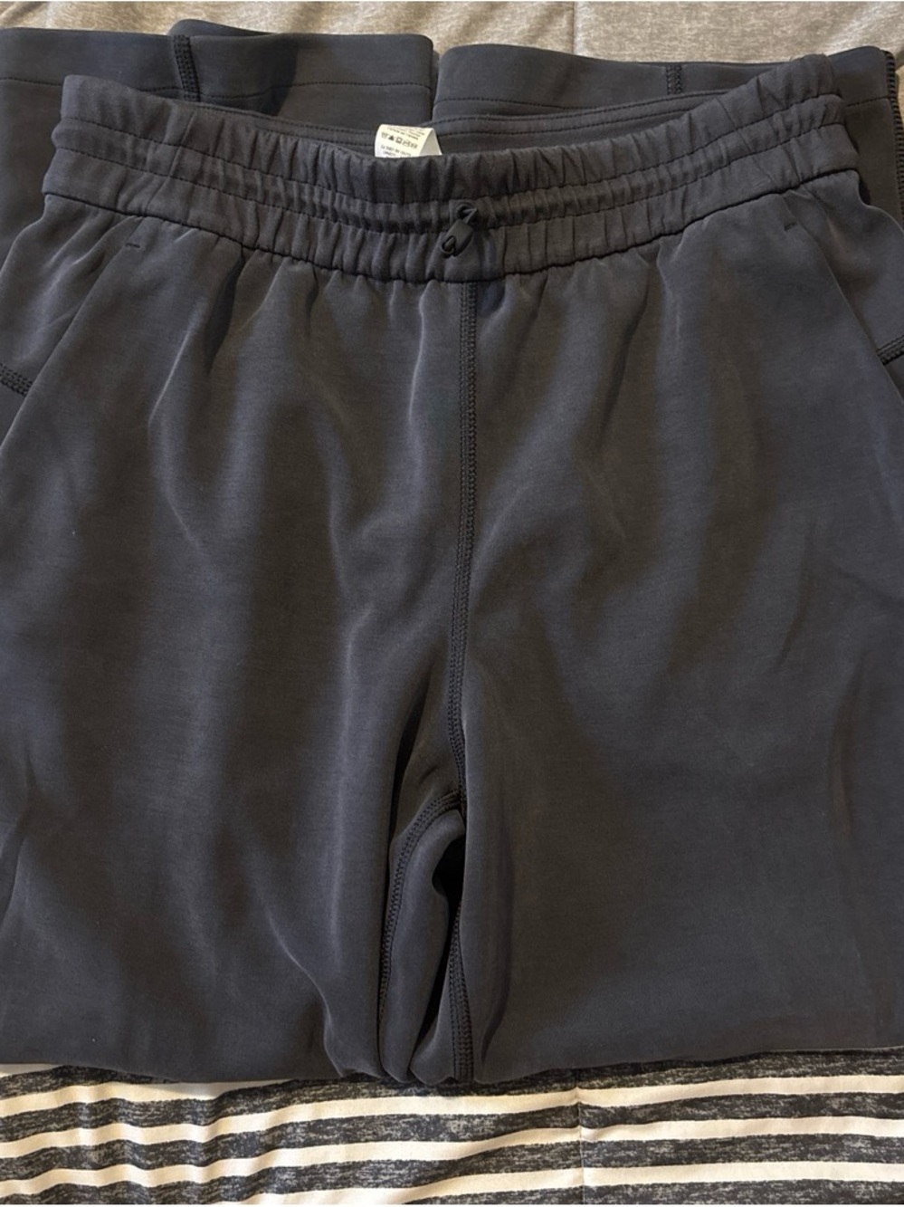 lululemon athletica Black croped Women's Casual Pants. Only worn once.